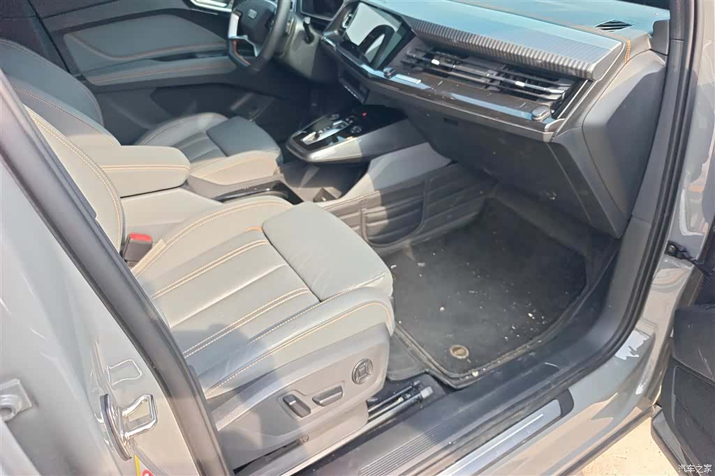 Audi Q4 e-tron, 2022 8