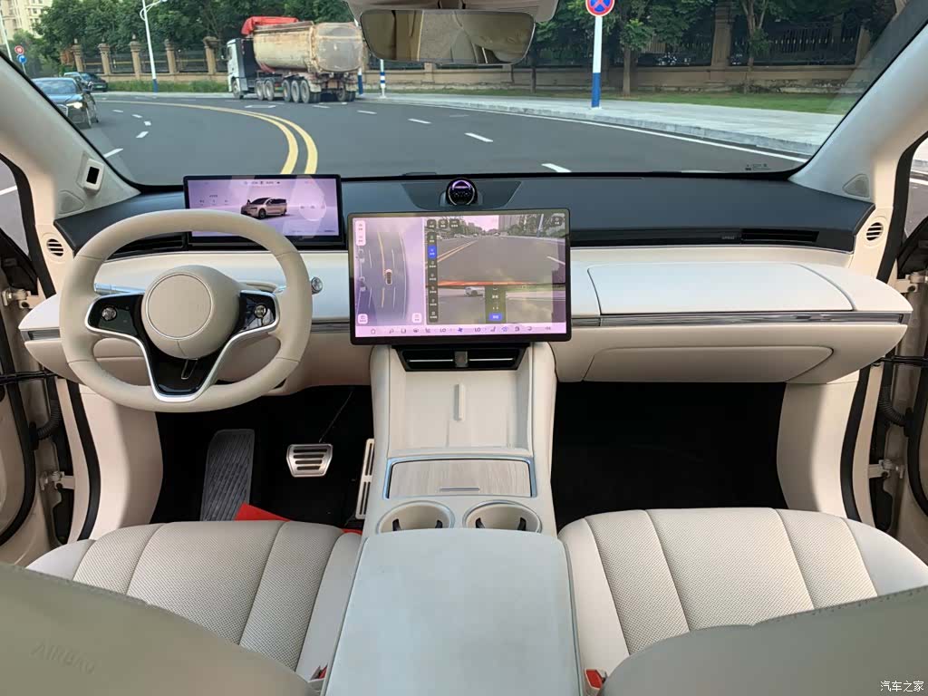 Luxeed R7, 2025 10