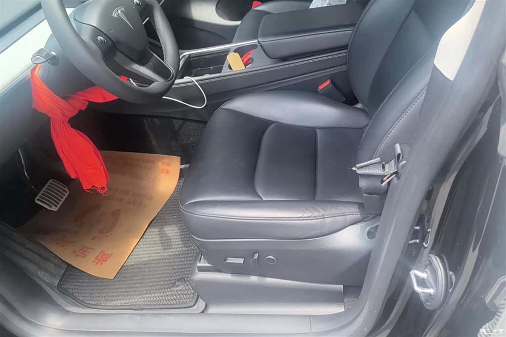 Tesla Model Y, 2023 9