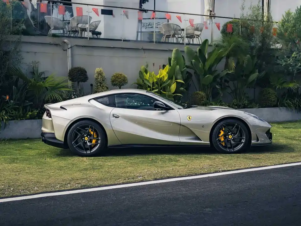 Ferrari 812