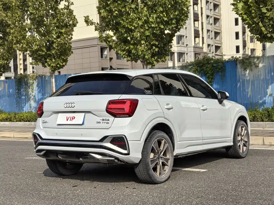 Audi Q2L