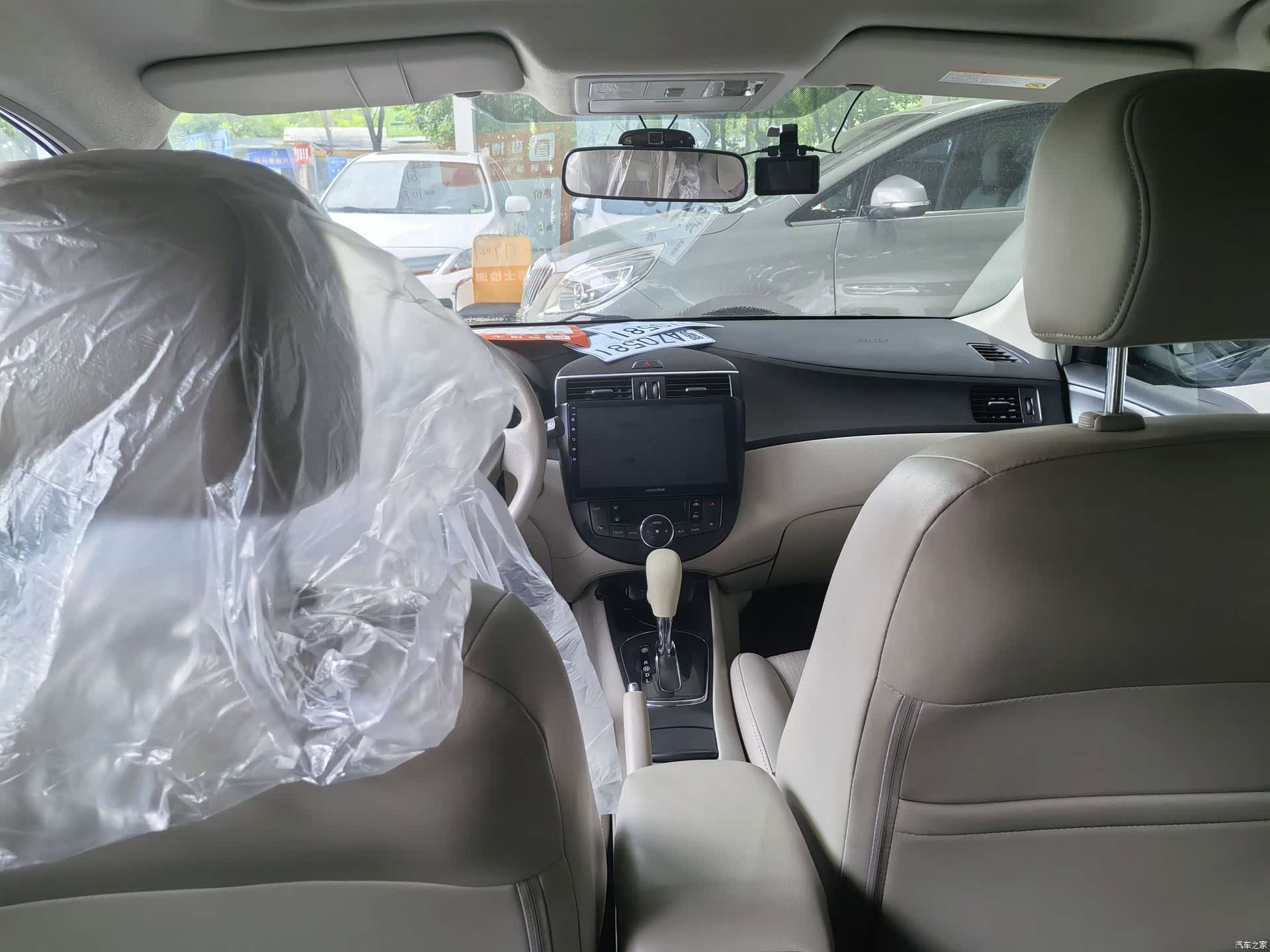 Nissan Tiida, 2012 8