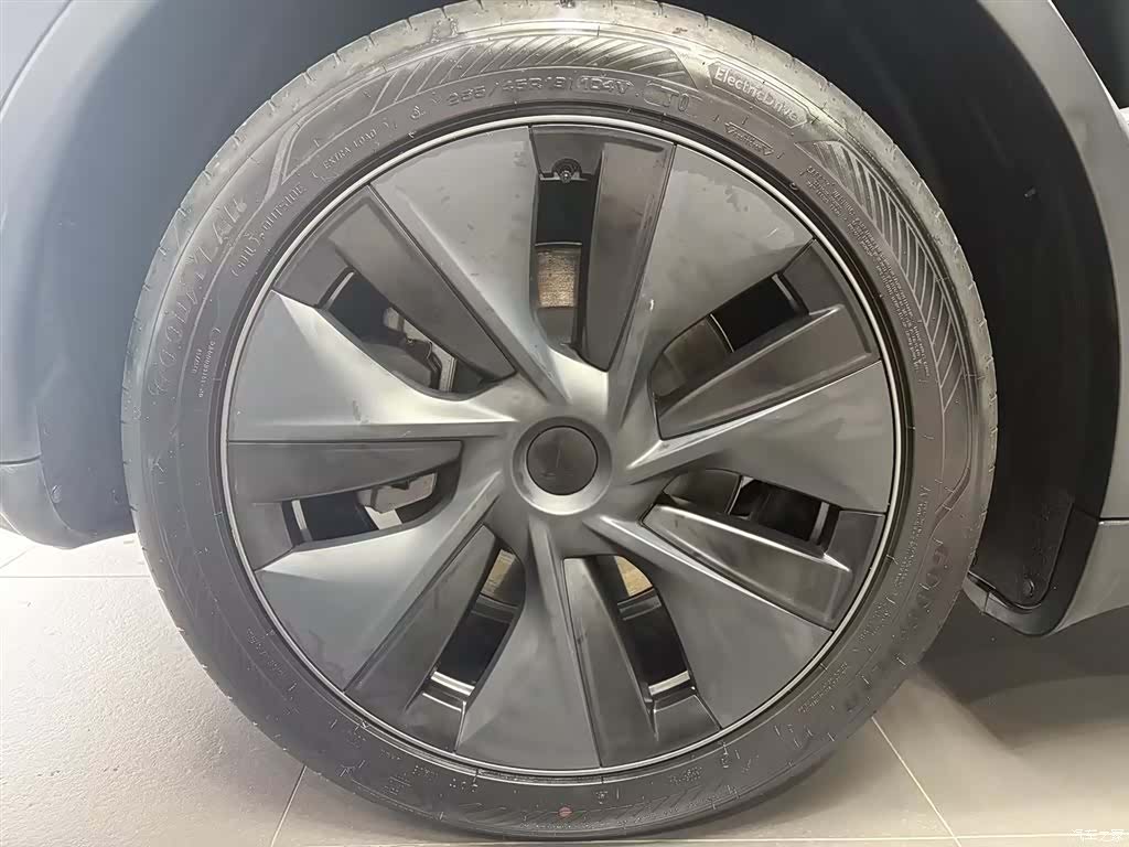 Tesla Model Y, 2024 17