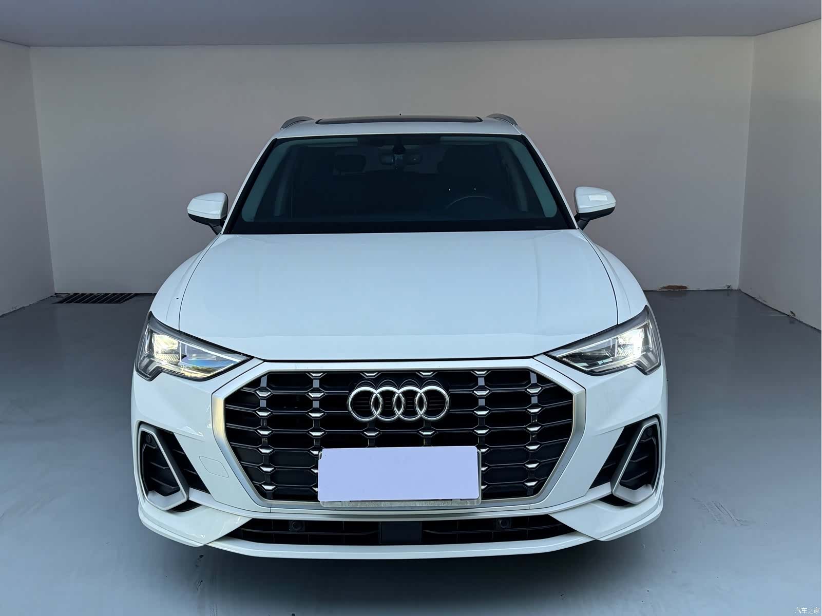 Audi Q3, 2023 2