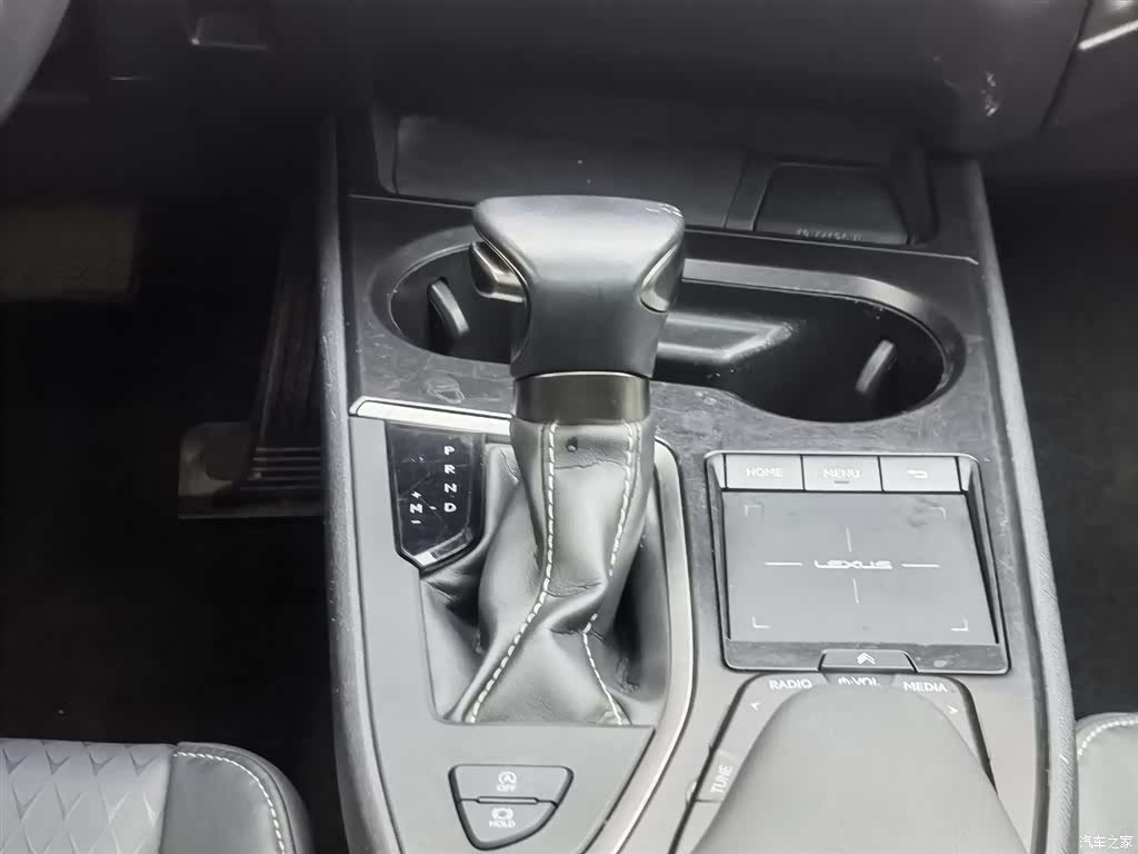 Lexus UX, 2021 13