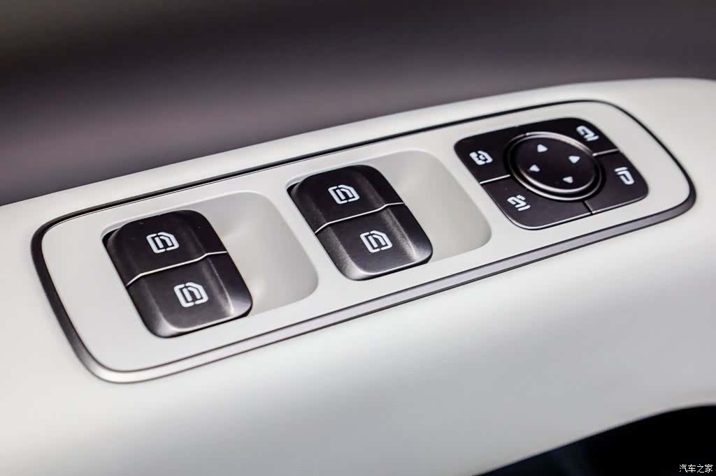 Li Auto i8, 2025 30