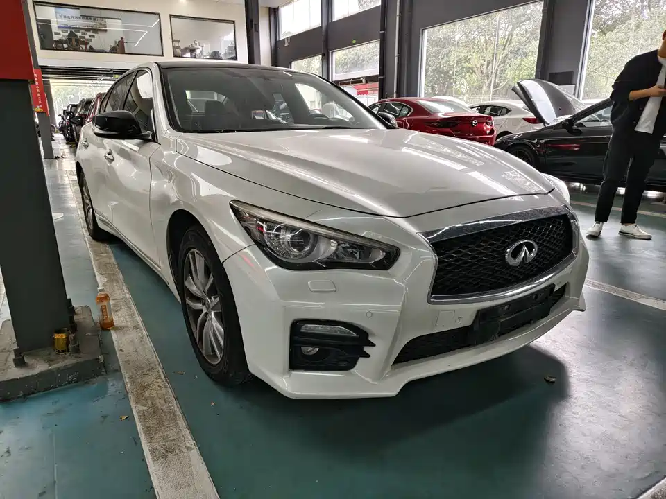 Infiniti Q50L