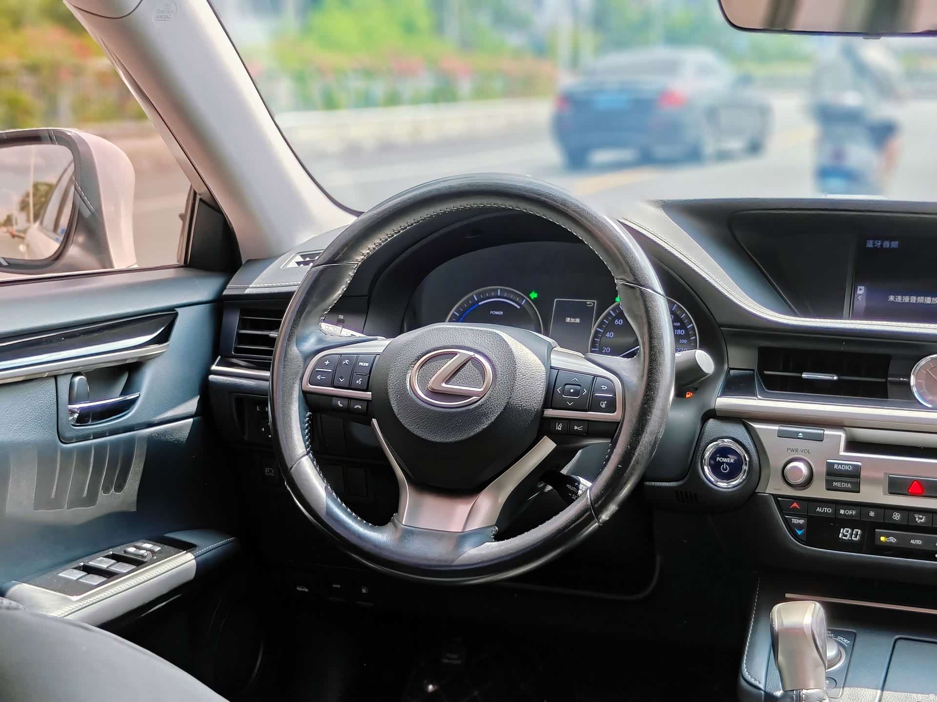 Lexus ES, 2017 11