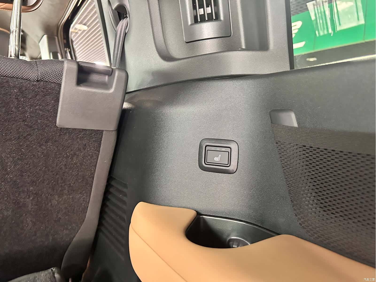 Land Rover Defender, 2025 14