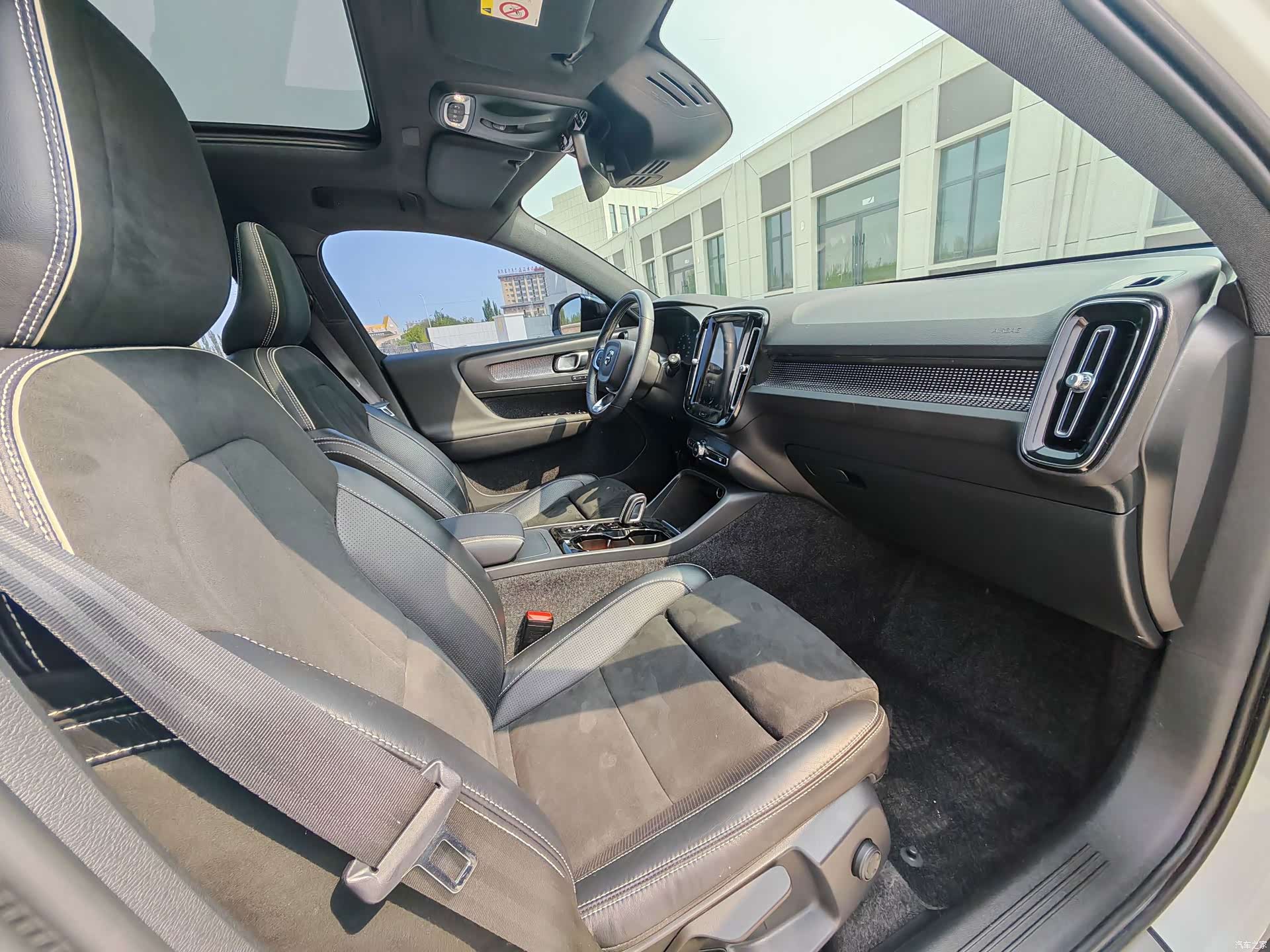 Volvo XC40, 2021 все фото