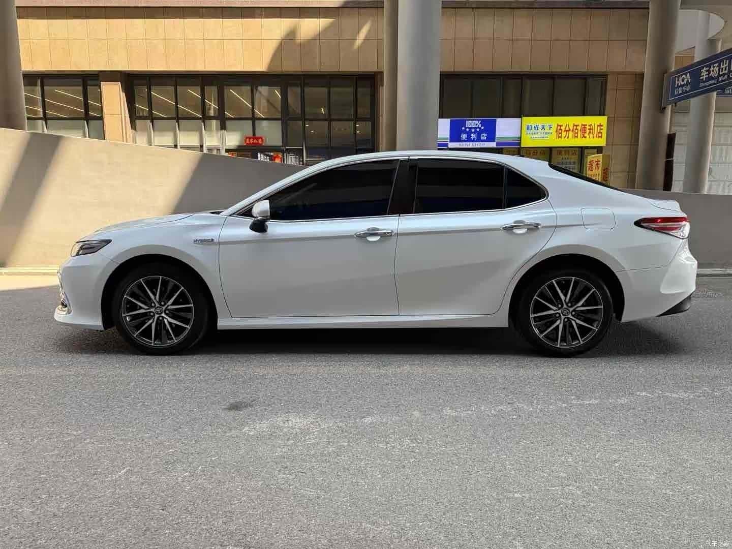 Toyota Camry, 2023 3