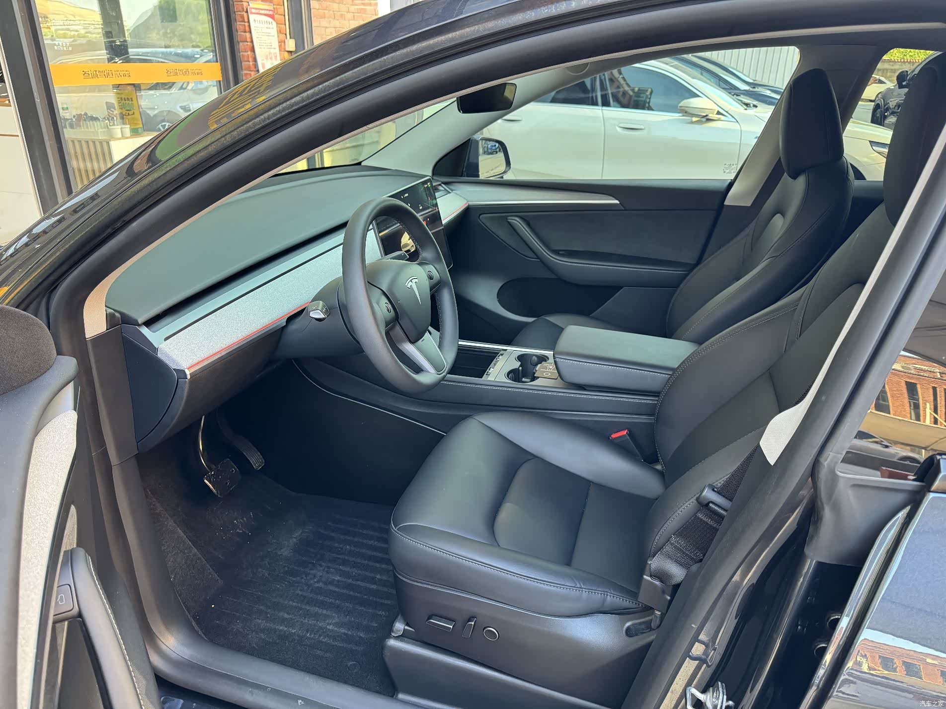 Tesla Model Y, 2024 8