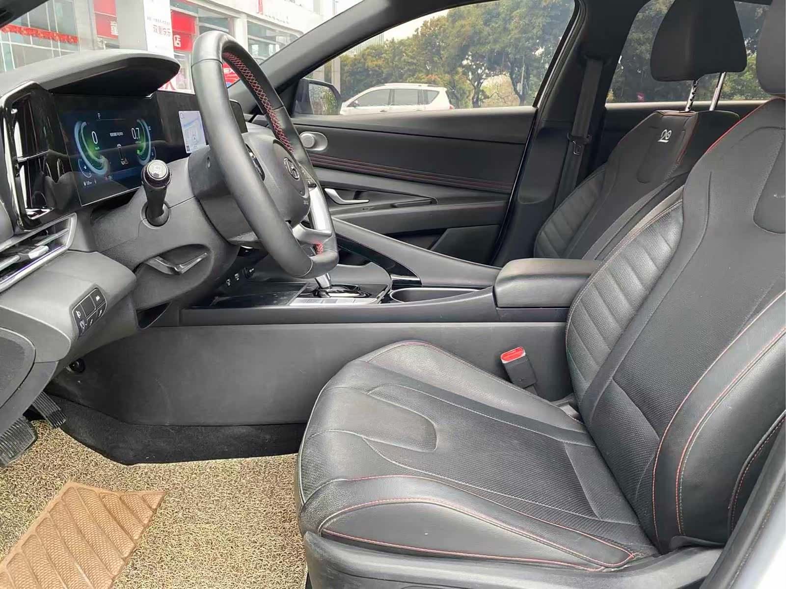 Hyundai Elantra, 2022 все фото