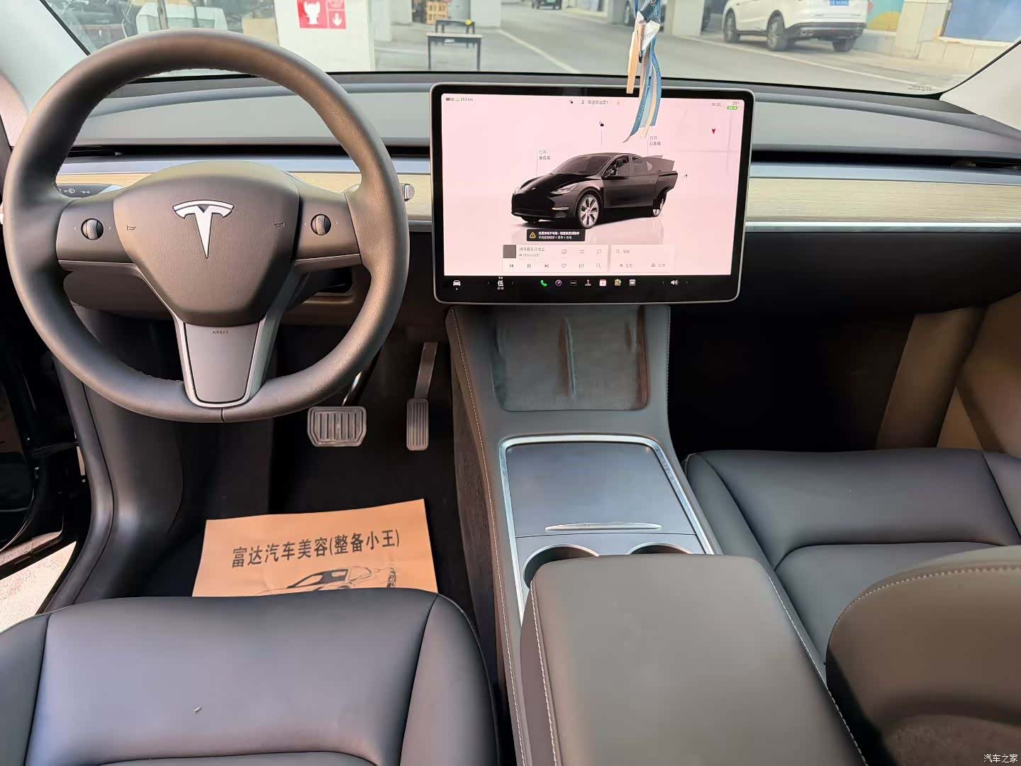 Tesla Model Y, 2023 4