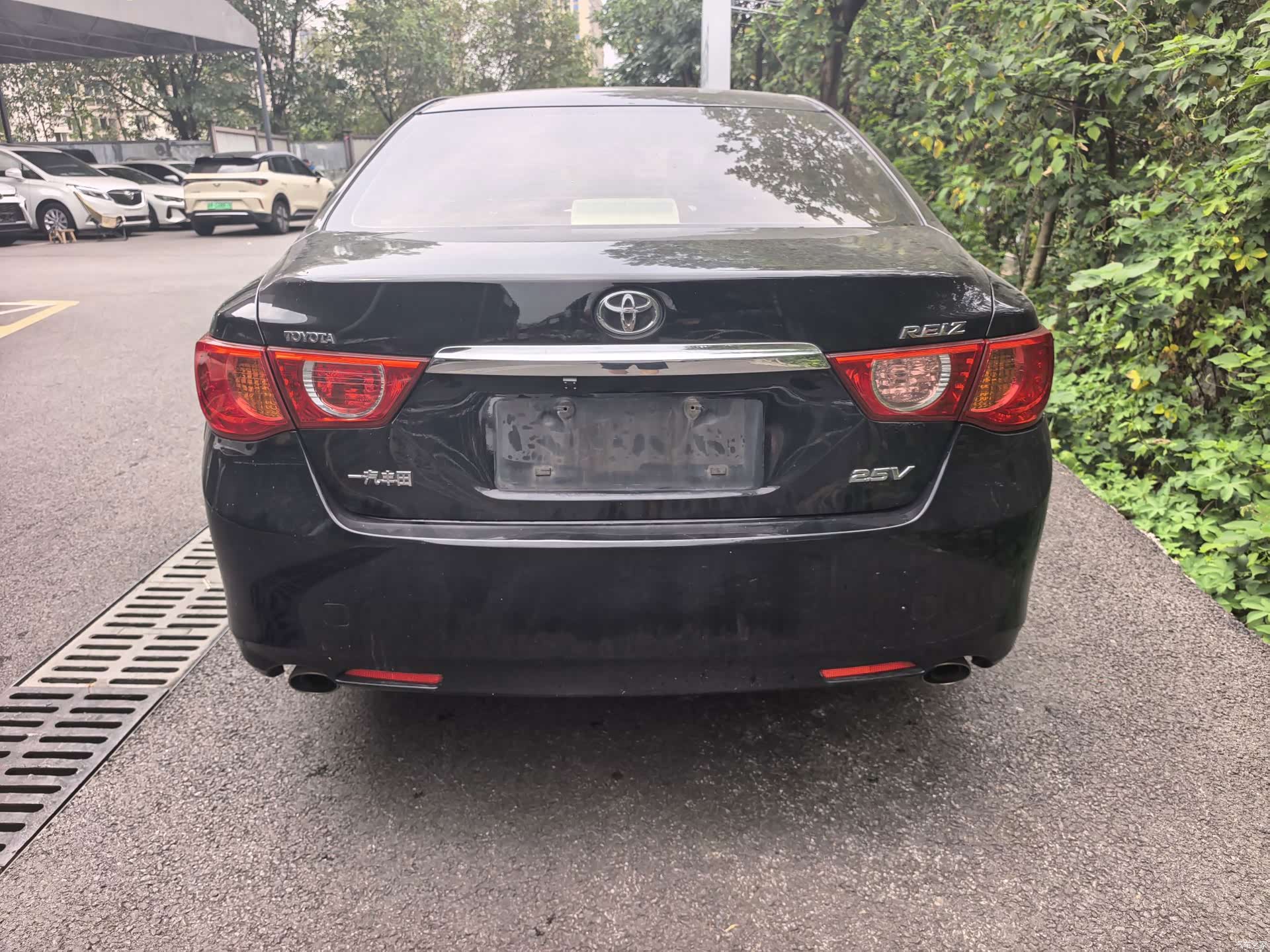 Toyota 2.5V, 2011 6