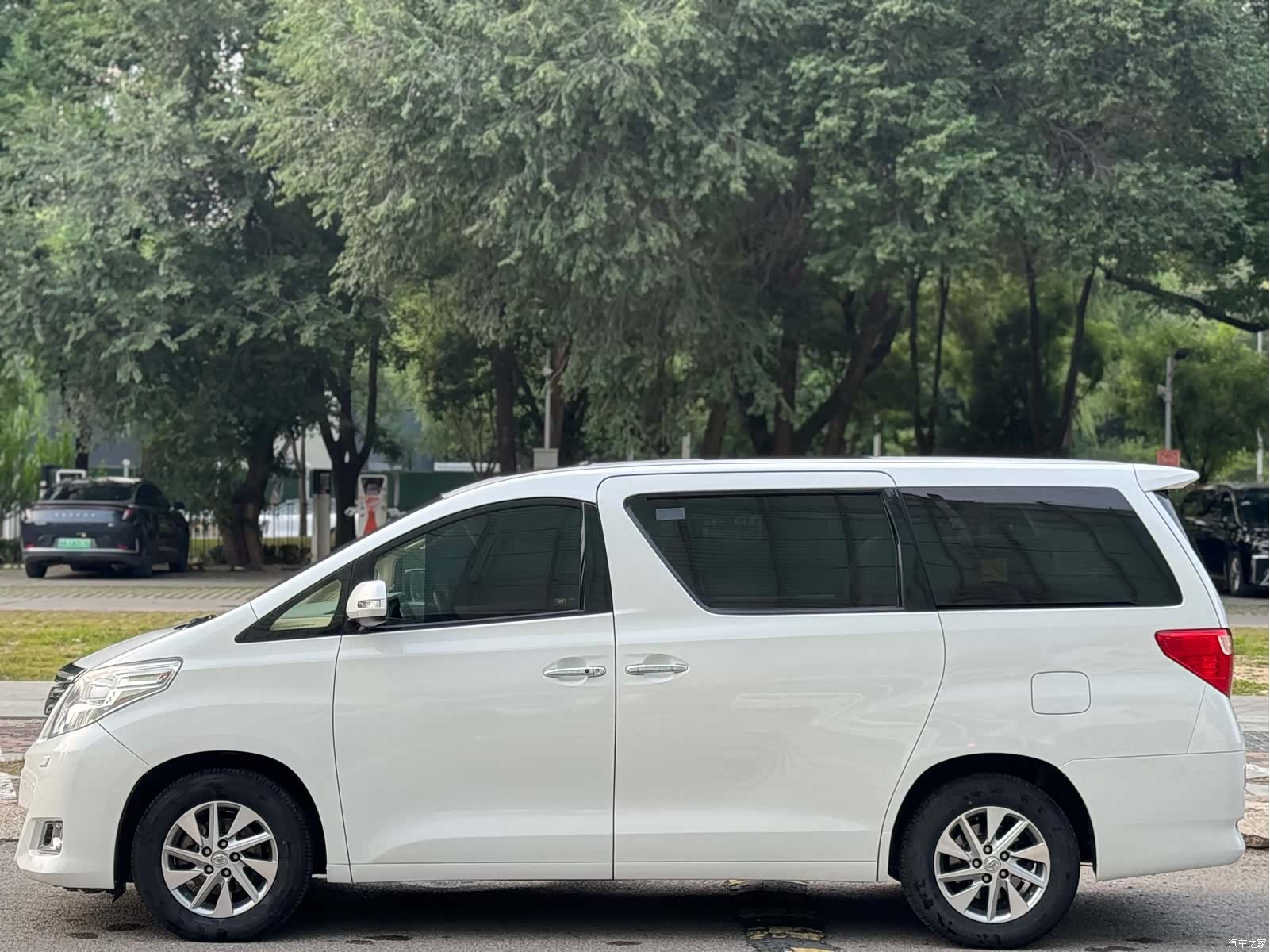 Toyota Alphard, 2012 7