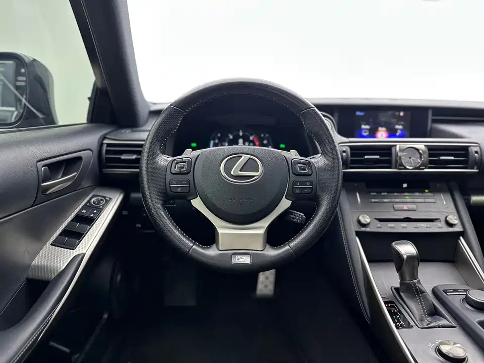 Lexus IS