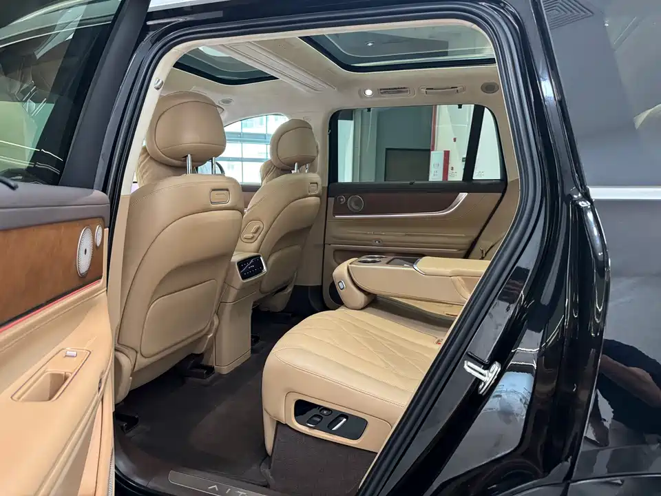 AITO Ask the world M9