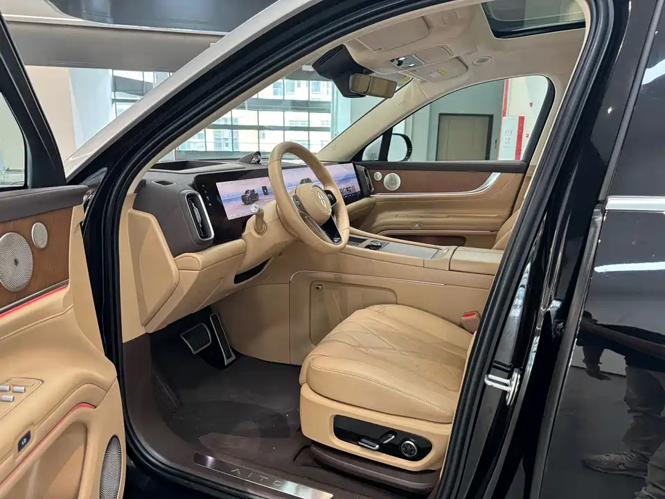 AITO Ask the world M9