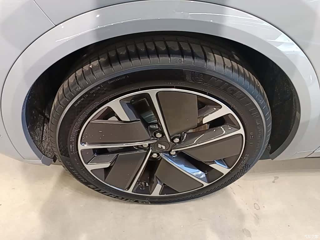 Li Auto L9, 2025 23