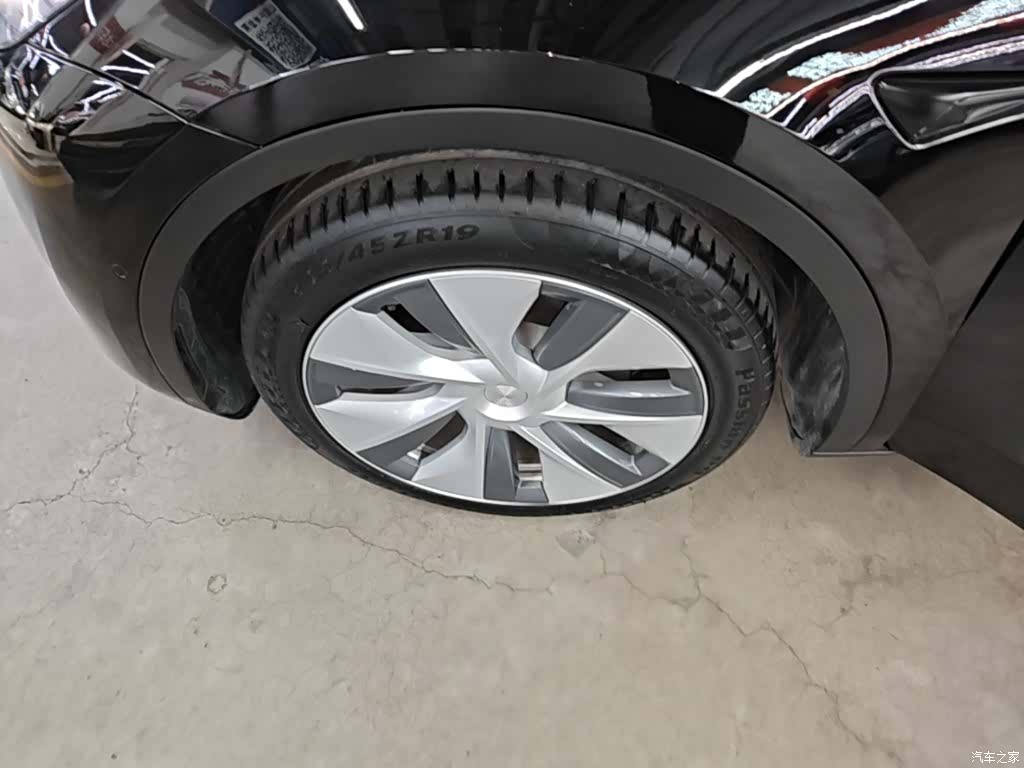 Tesla Model Y, 2022 23
