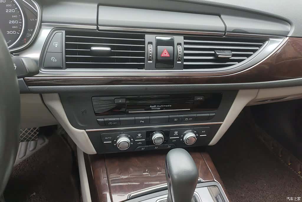 Audi A6L, 2016 13