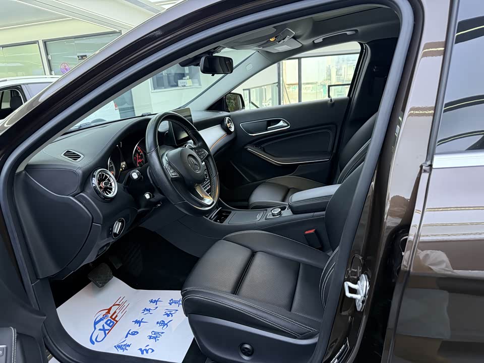 Mercedes-Benz GLA Mercedes-Benz GLA