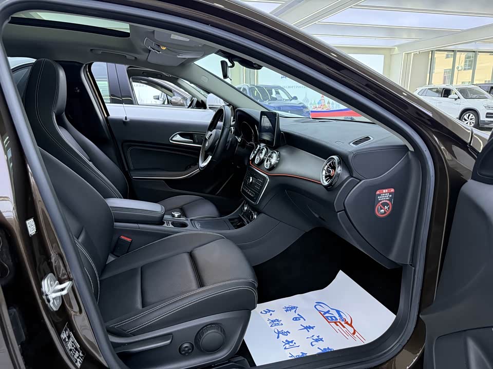 Mercedes-Benz GLA Mercedes-Benz GLA