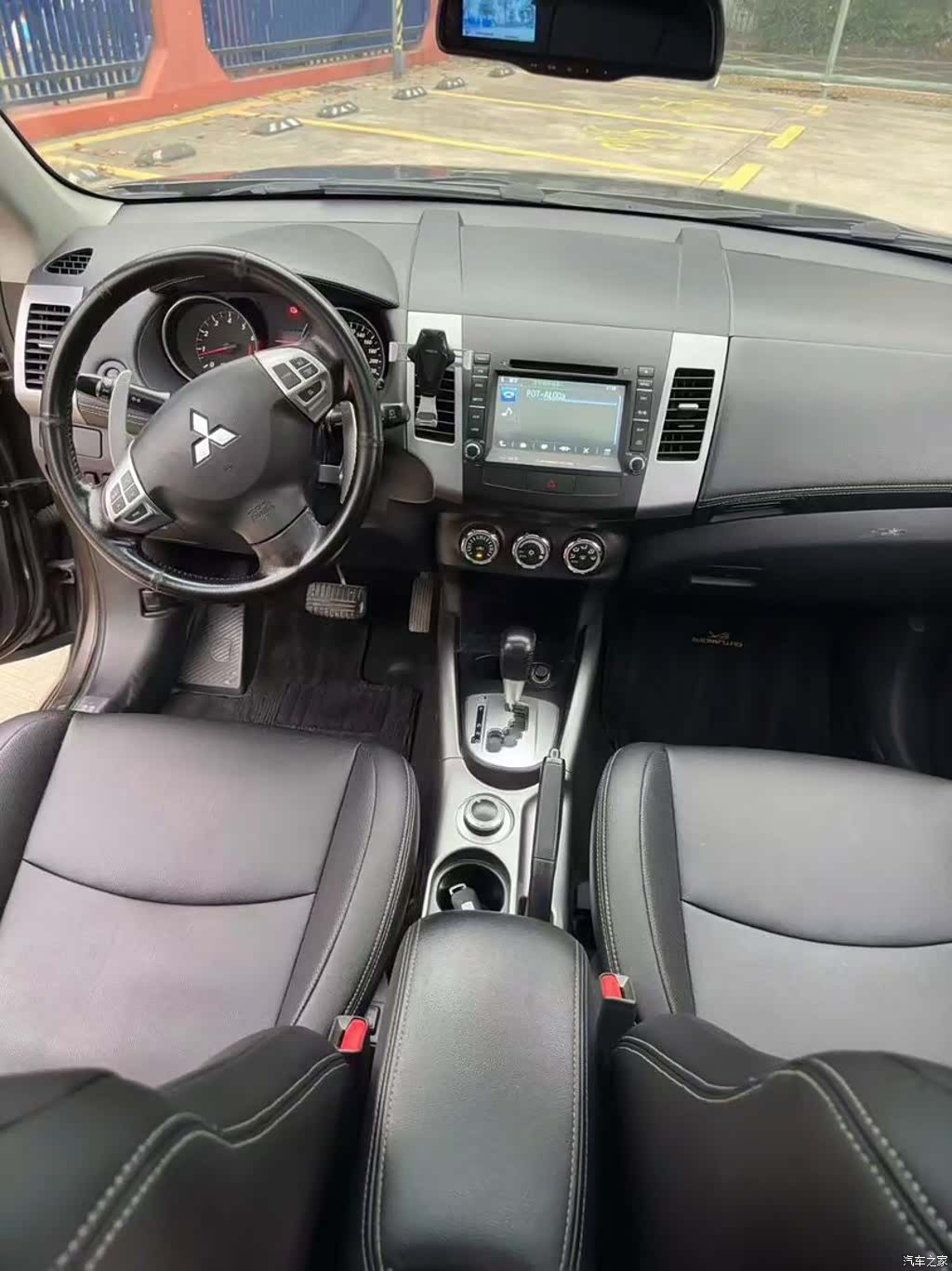 Mitsubishi Outlander, 2012 все фото