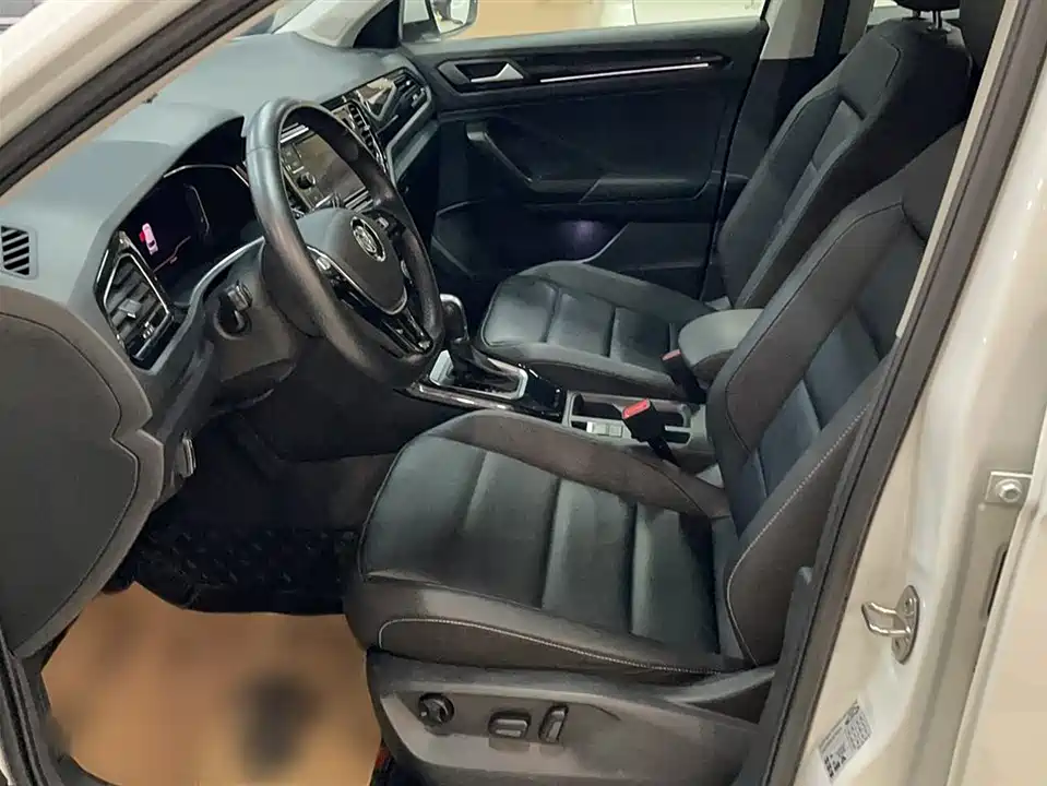 Volkswagen T-ROC exploring Songs