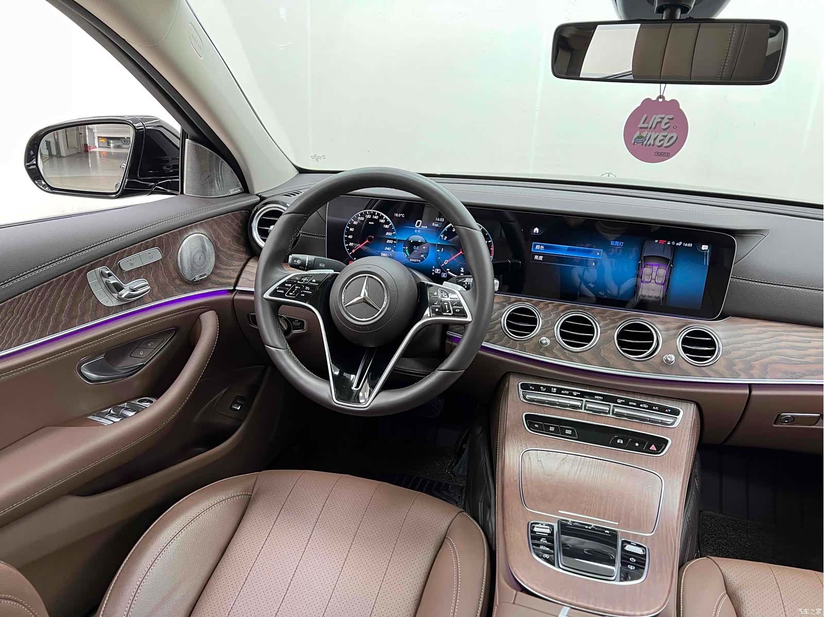 Mercedes-Benz E-Class, 2023 21