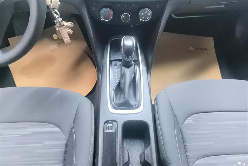 Chevrolet 320, 2018 16