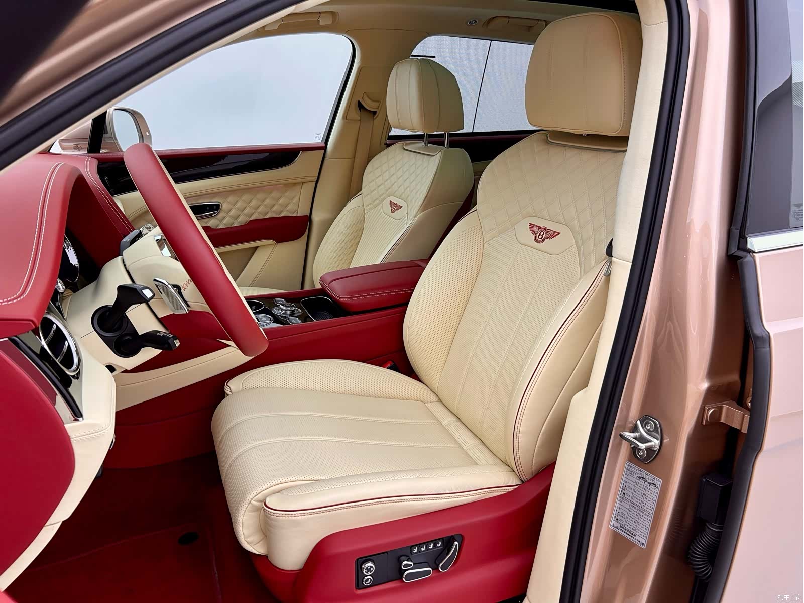 Bentley Bentayga, 2023 7