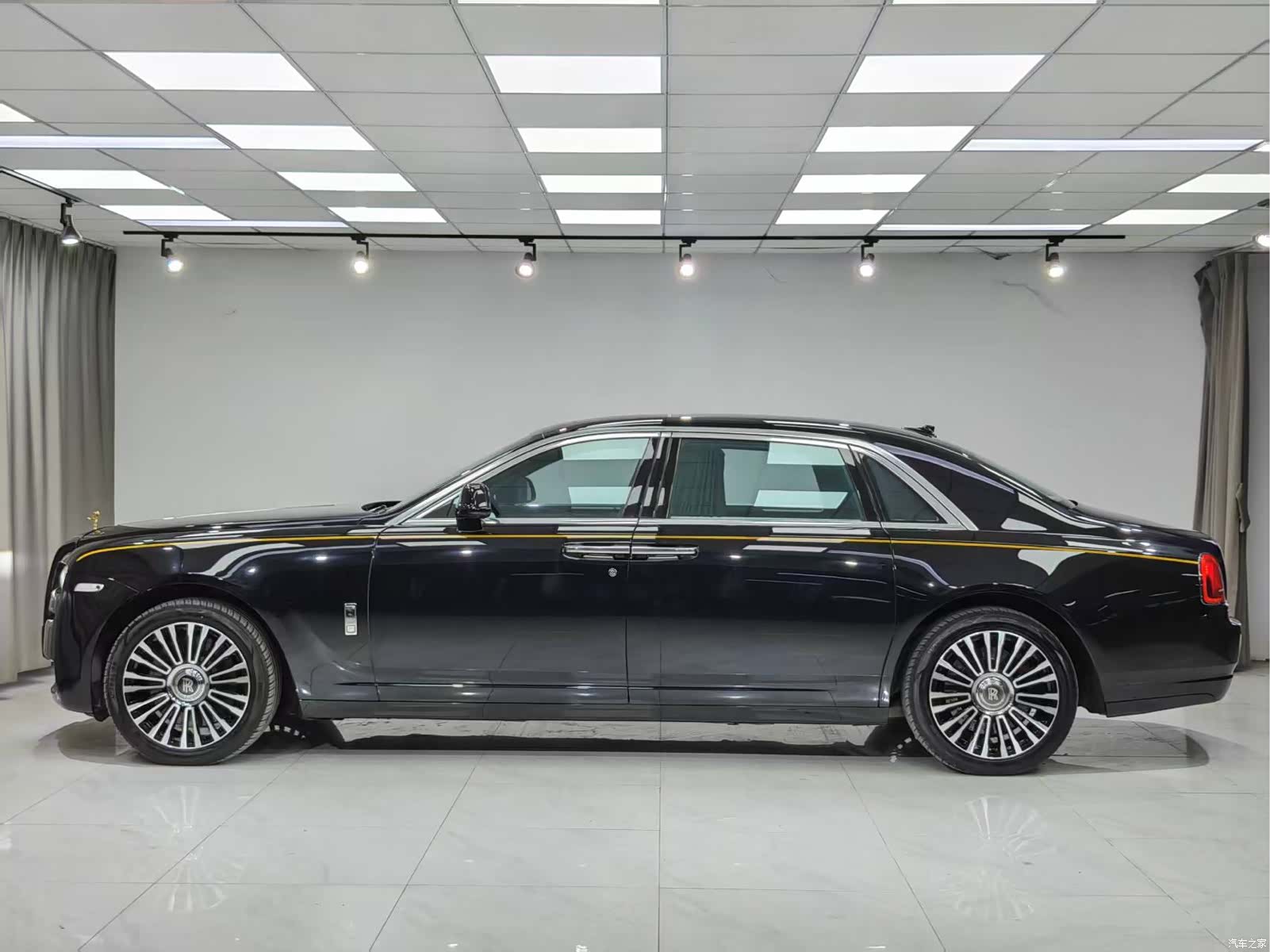 Rolls-Royce Ghost, 2015 3