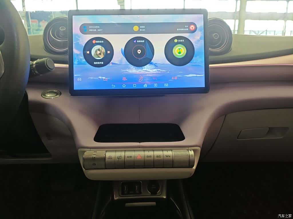 BYD Dolphin, 2022 13