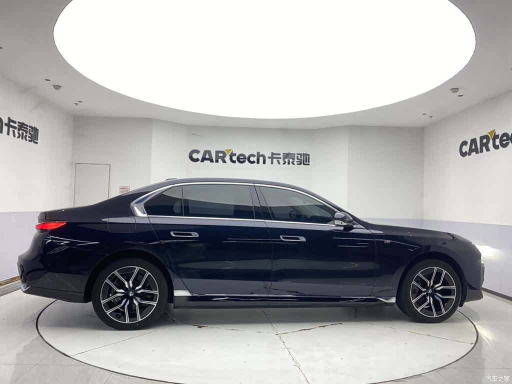 BMW i7, 2025 4