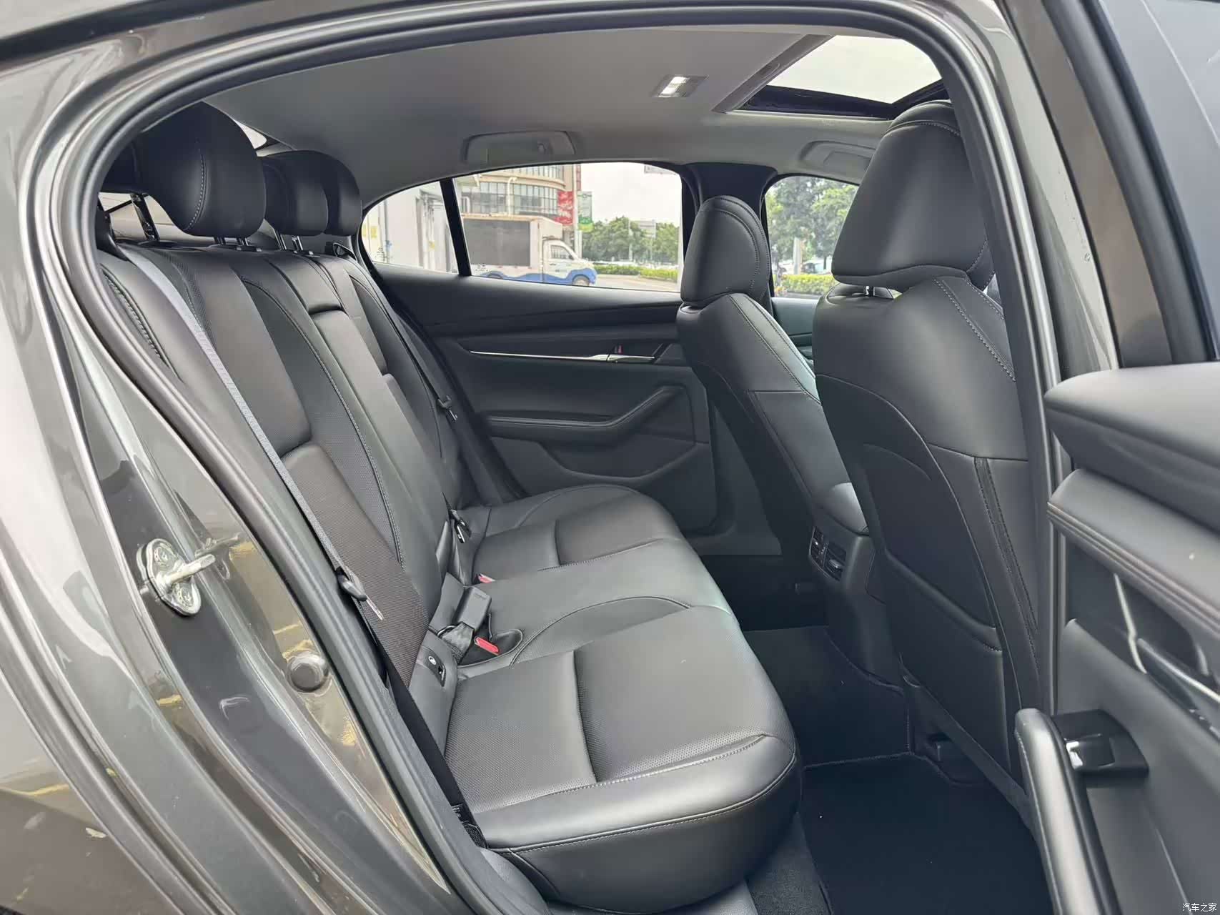 Mazda Mazda3, 2022 16