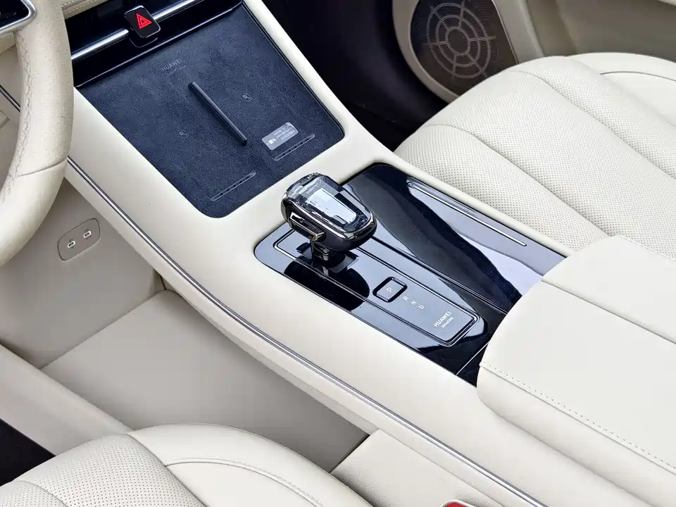 AITO Ask the world M7