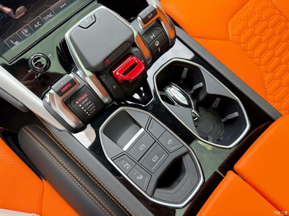 Lamborghini Urus, 2023 14