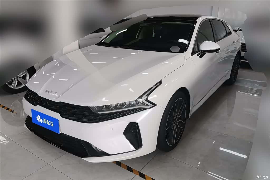 Kia K5, 2023 1