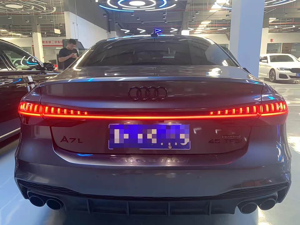 Audi A7L