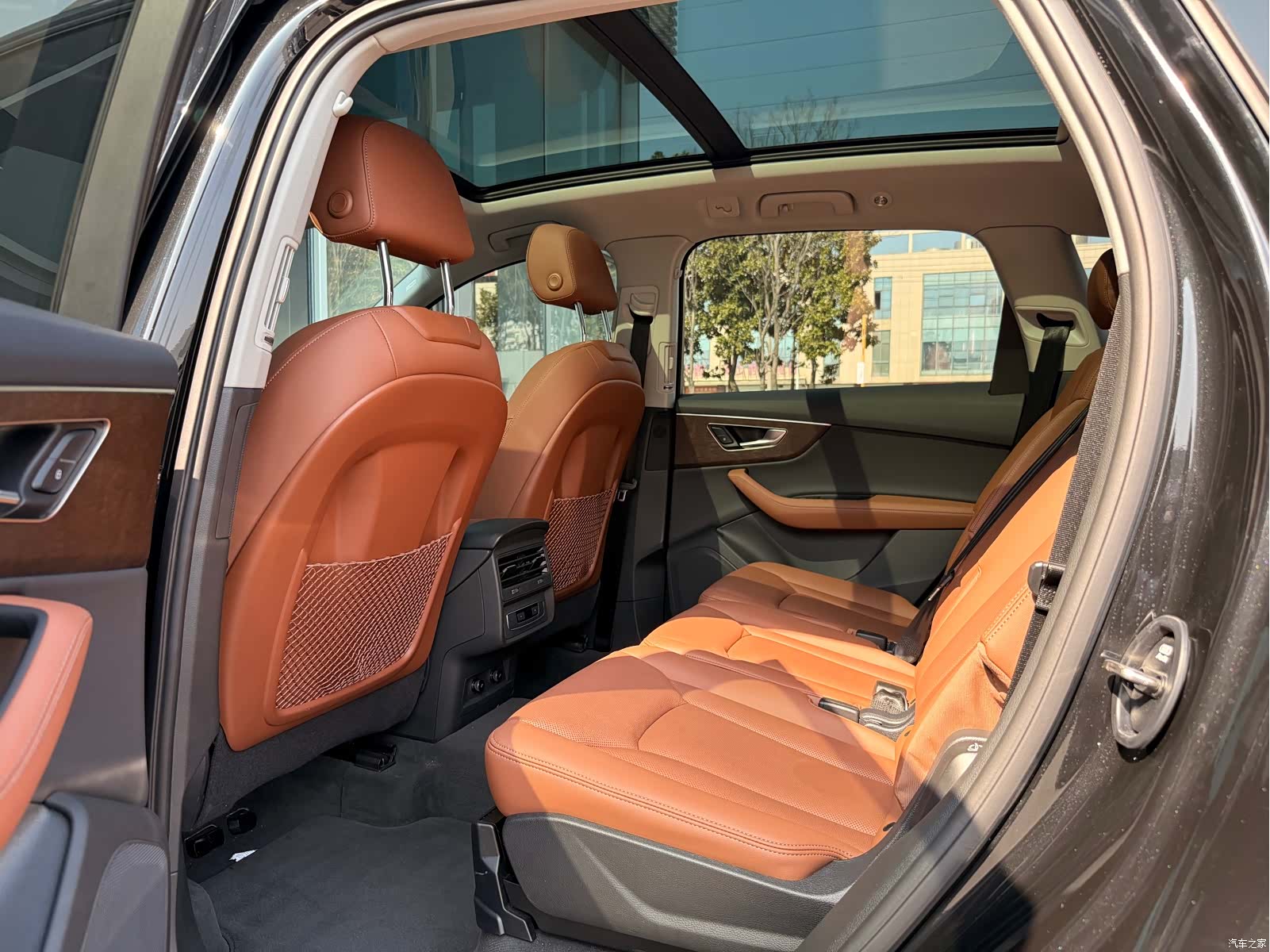 Audi Q7, 2025 8