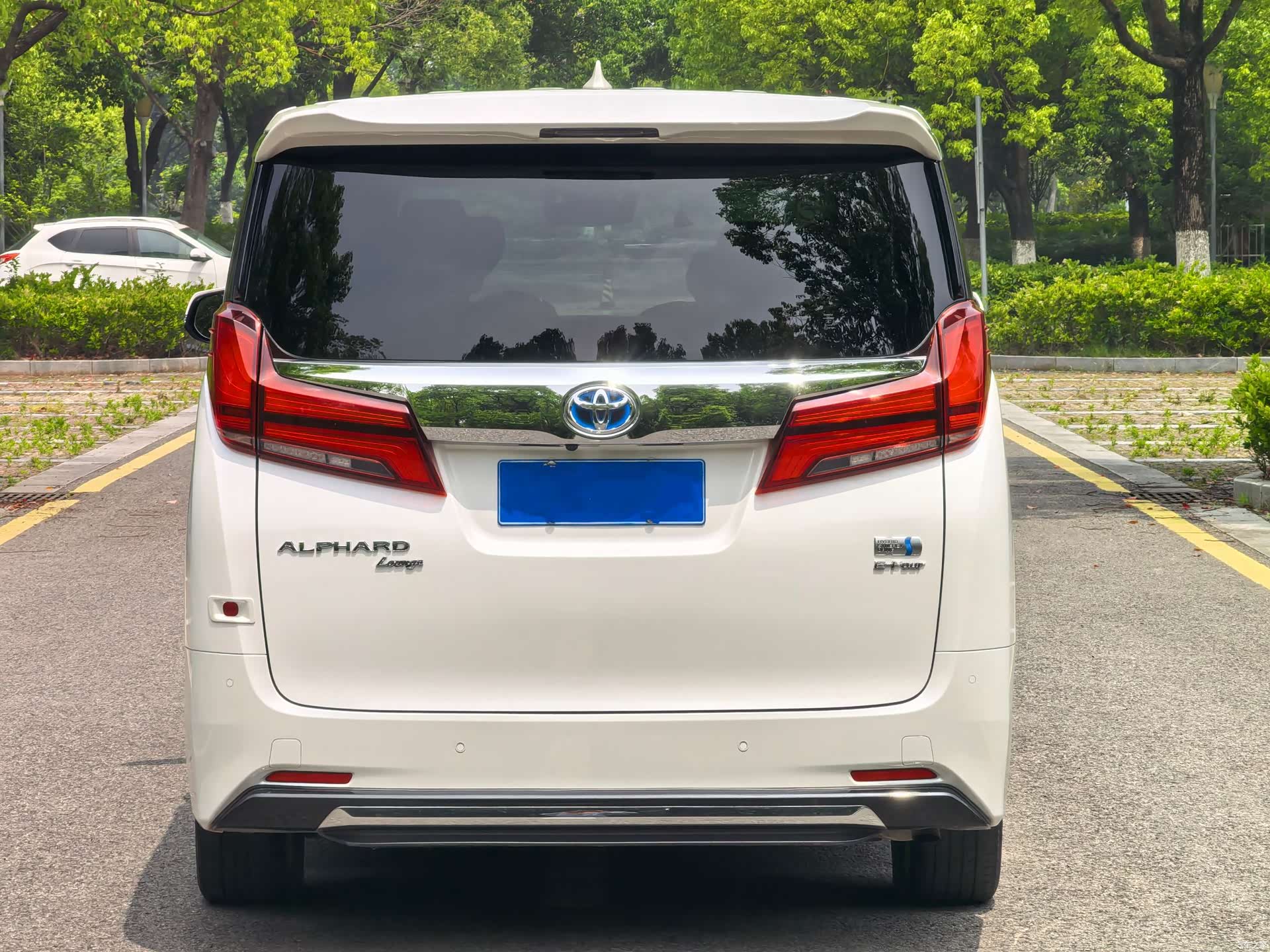 Toyota Alphard, 2021 4