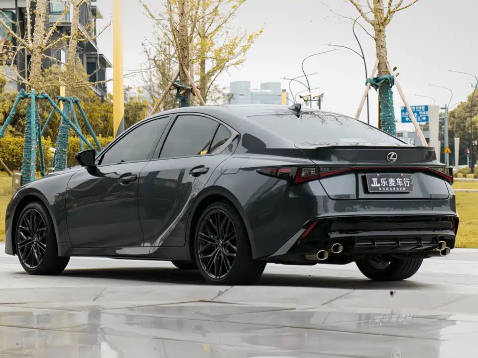 Lexus IS