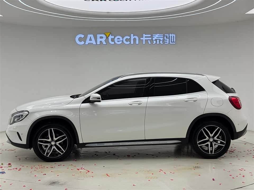 Mercedes-Benz GLA Mercedes-Benz GLA