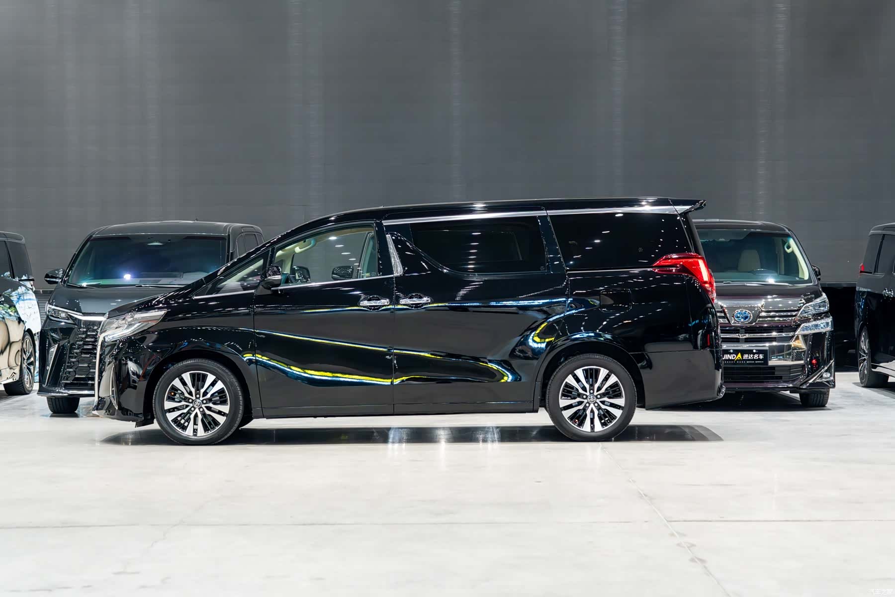 Toyota Alphard, 2019 4