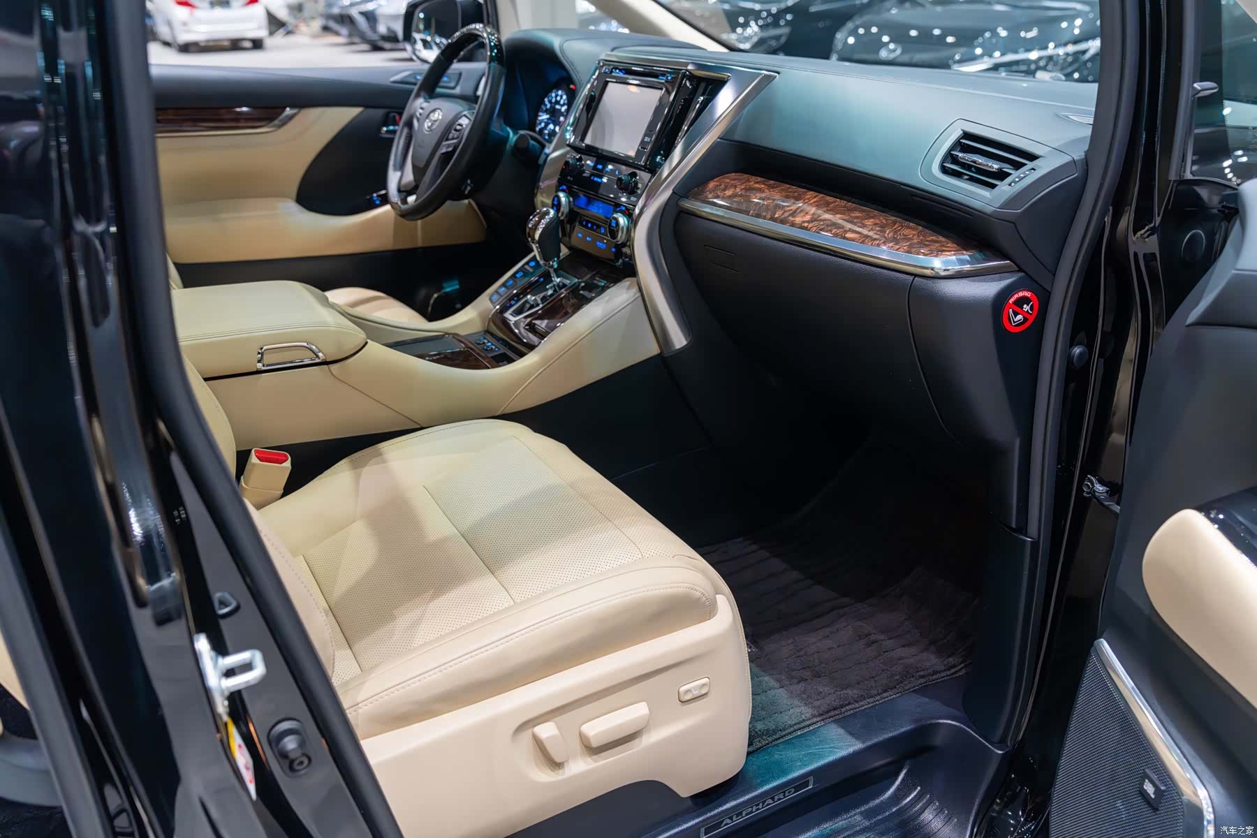 Toyota Alphard, 2019 9