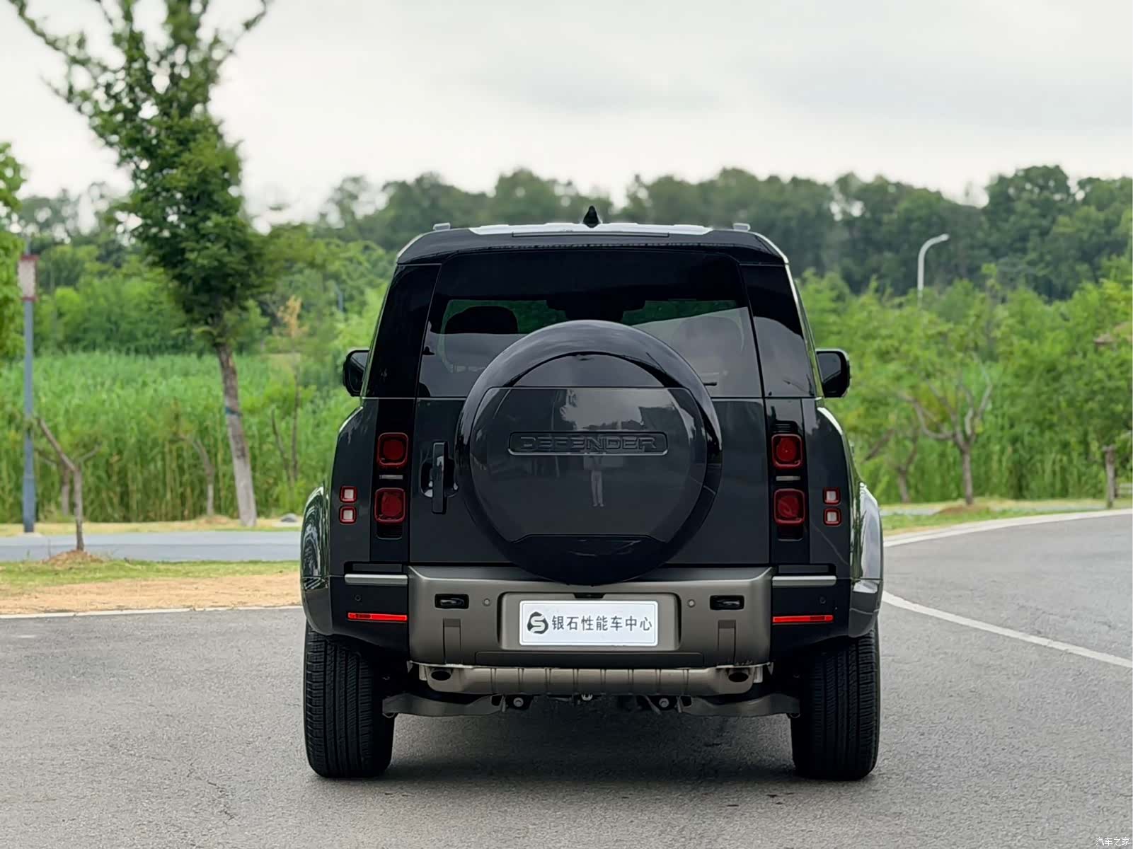 Land Rover Defender, 2026 18