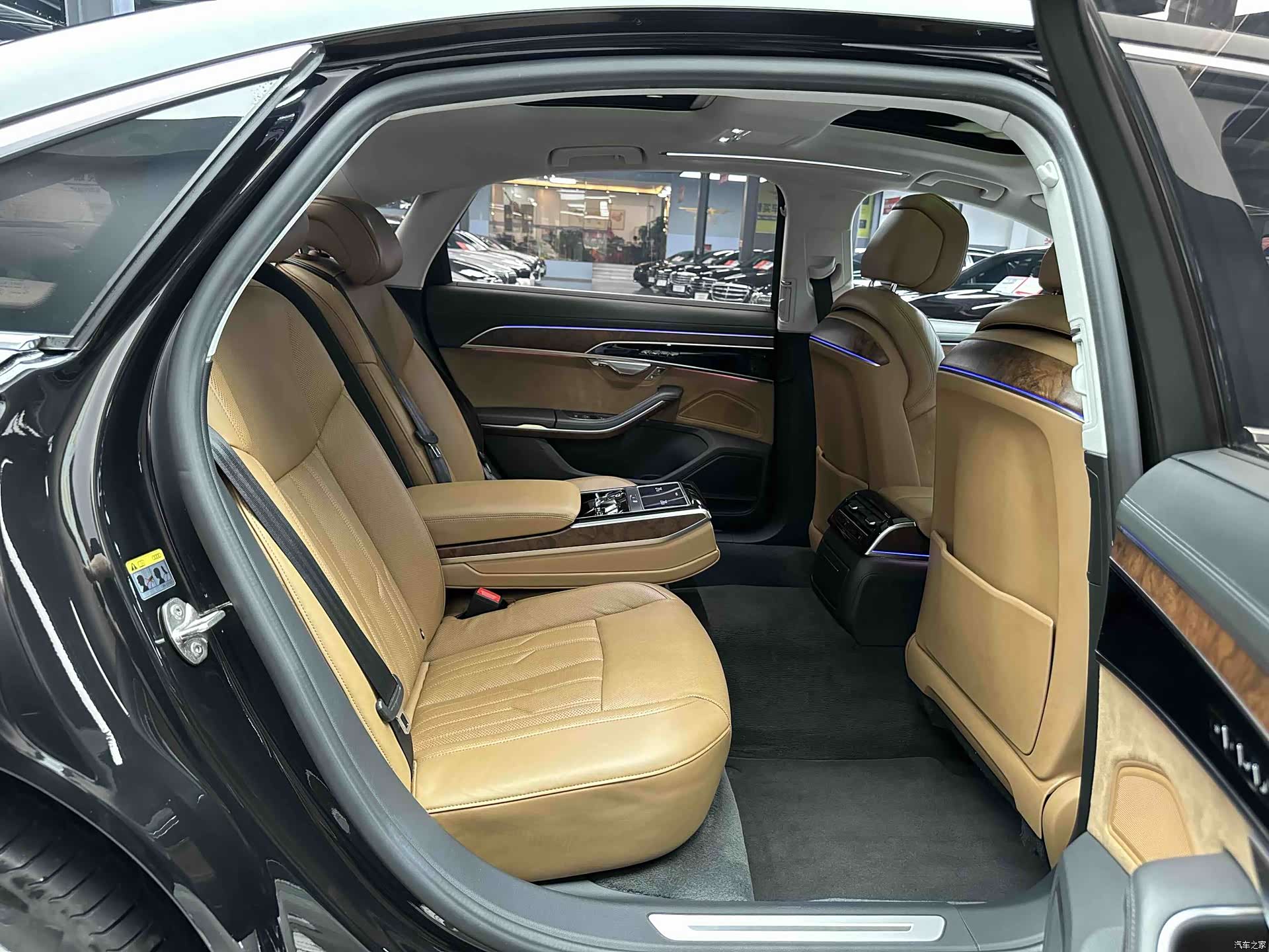 Audi A8L, 2020 все фото