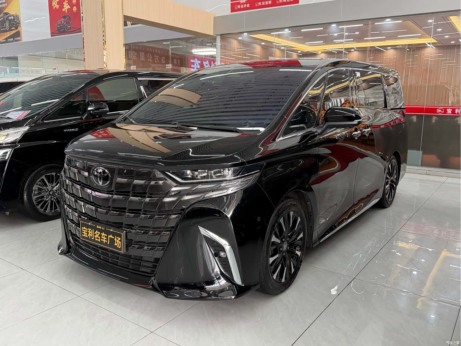 Toyota Alphard, 2023 все фото
